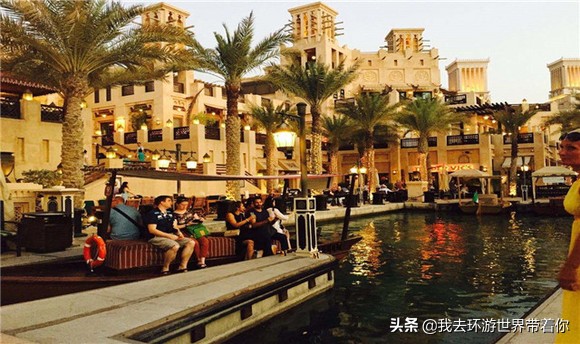 霸气的外貌下有个温柔的内心,霸气的背后隐藏着温柔和可爱