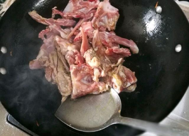自制麻辣卤鸭锁骨真的不输周黑鸭,类似于周黑鸭口味的鸭锁骨怎么做