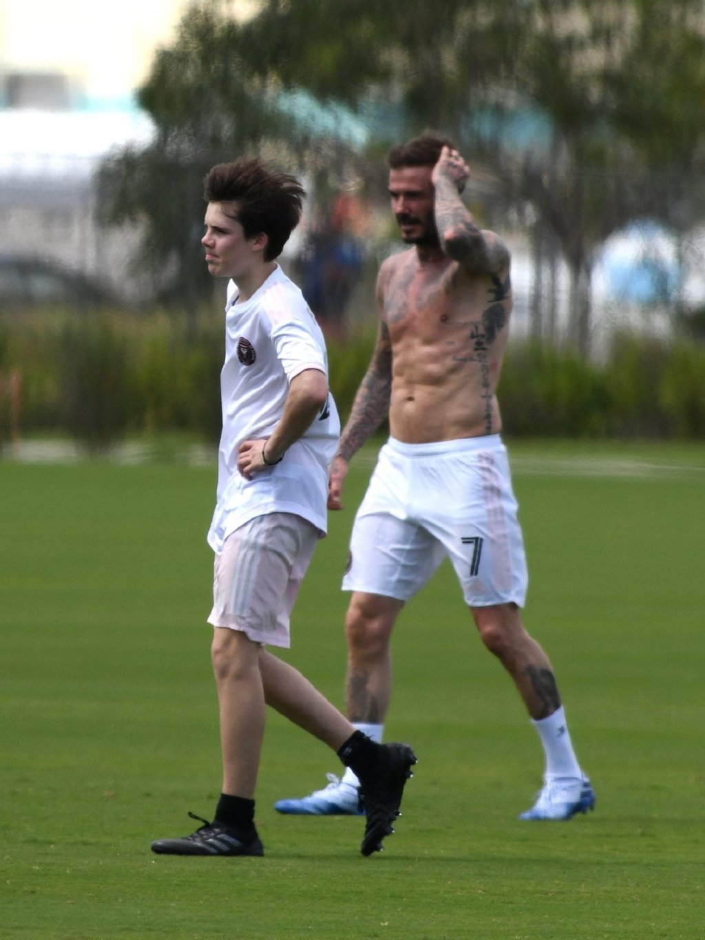 贝克汉姆55分身材,贝克汉姆三儿子克鲁兹肌肉