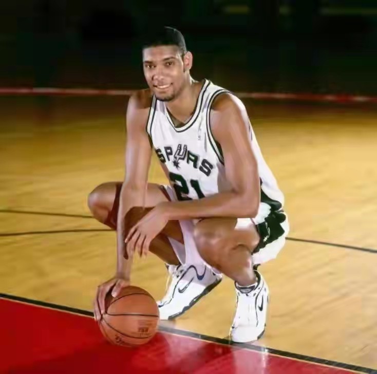 生涯15次入选最佳阵容,10次入选最佳阵容的球员