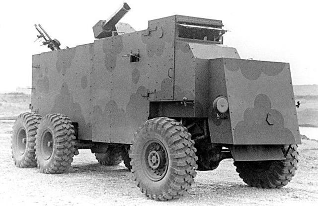 火烤绿魔伞兵！皇家陆军“蛇怪”喷火卡车，200米火舌吞噬万物