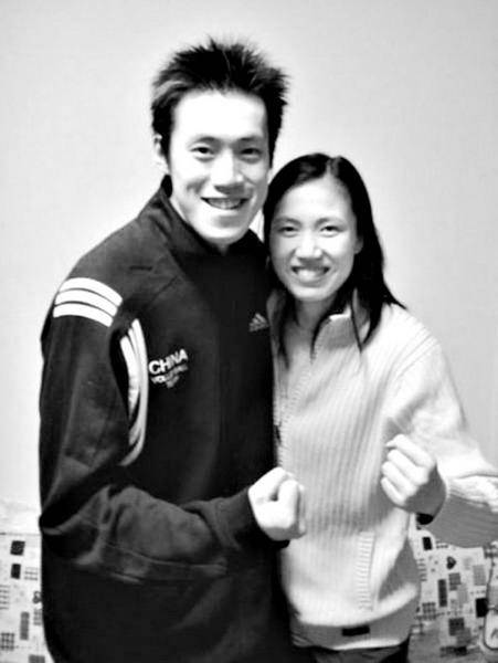 女排神话背后的艰难爱情：异地离婚、13年长跑、瘫痪相守、远嫁