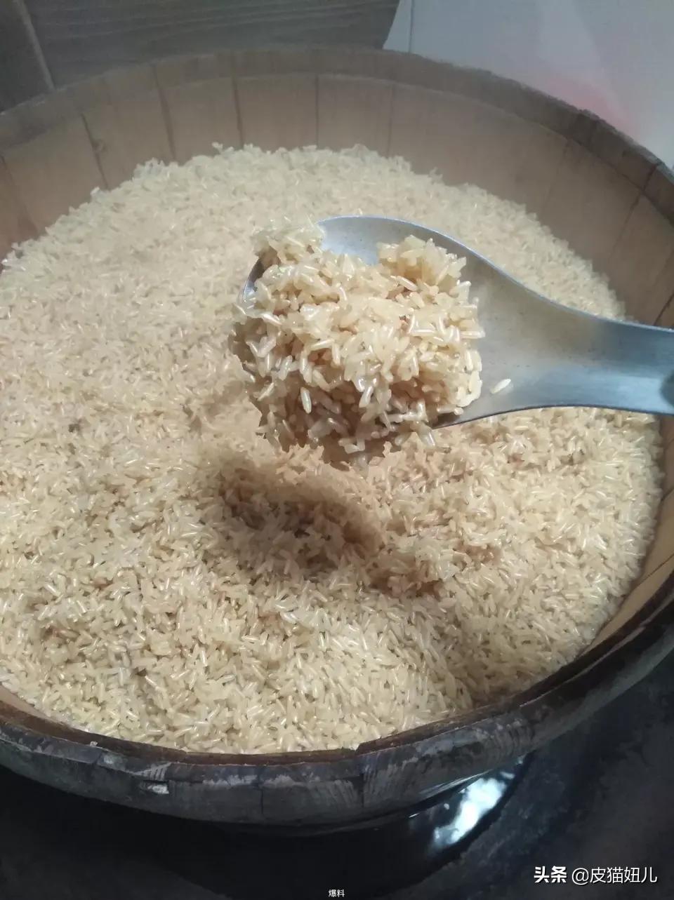 客家黄酒酒味很重,梅州客家甜糯米酒