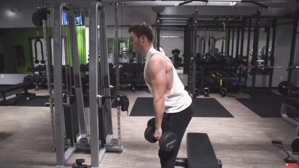 哑铃练背新手高效的动作,哑铃练背最直接有效动作