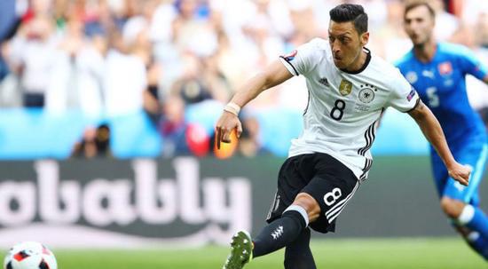 这才是足球赛场的精彩瞬间,足球场上的风采