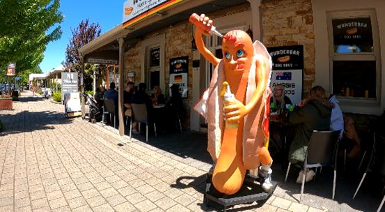 爱戴绿帽子，喜欢捡破烂，只吃猪蹄和香肠。奇葩的德国村，逛逛去