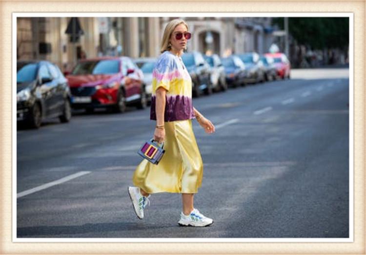 t恤大的穿着好看吗,t恤要大一号还是小一号