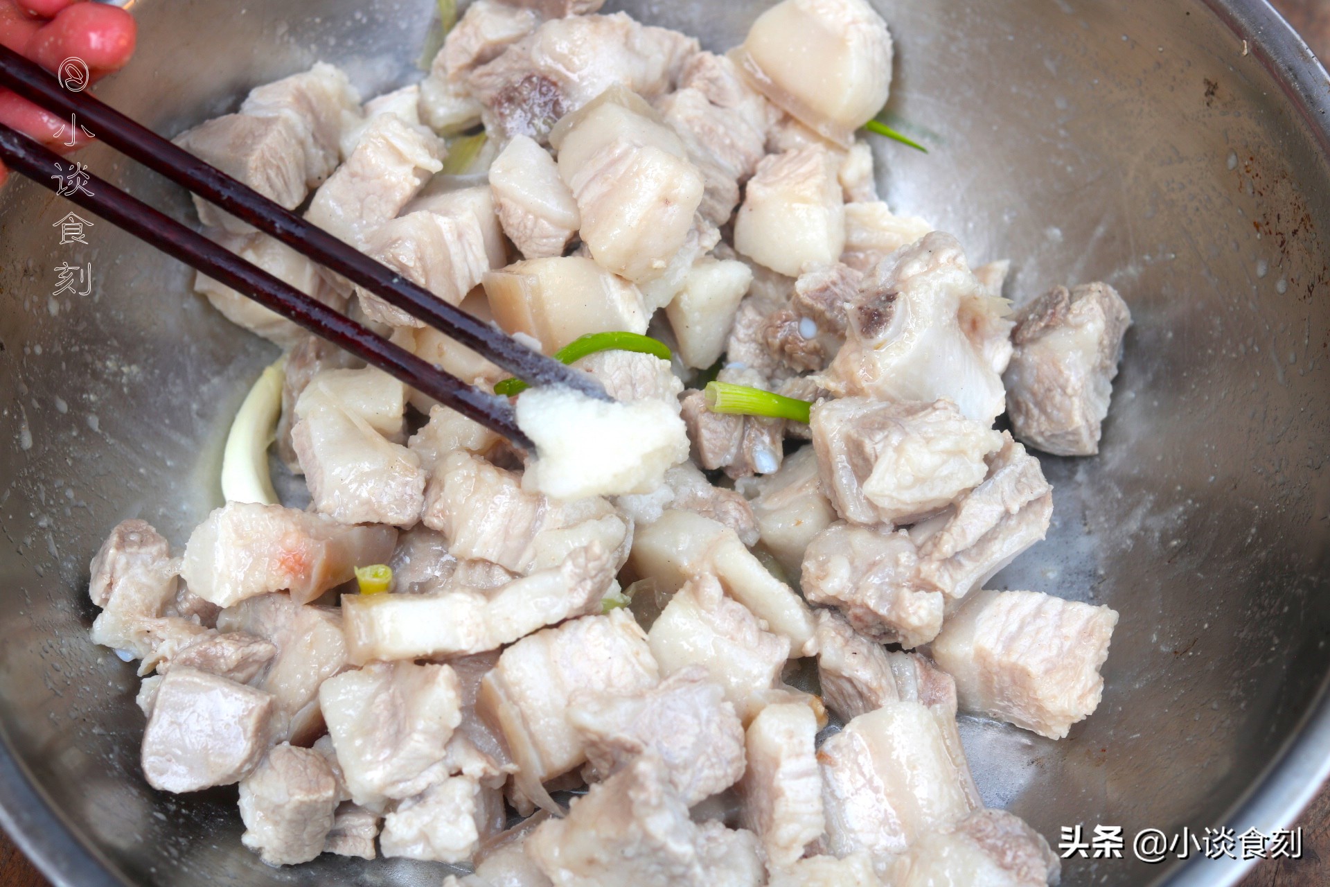 色泽红亮的红烧肉终于做好了,红烧肉这样做出来色泽红亮