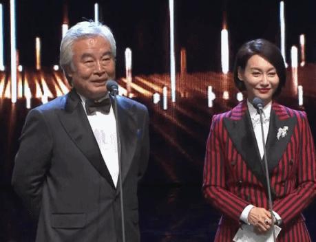 巩俐穿红色阿迪达斯照片,巩俐nikeadidas封面