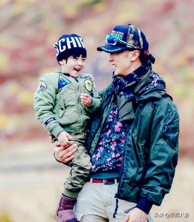 吴尊儿子超人,吴尊晒一双儿女近照画面温馨有爱