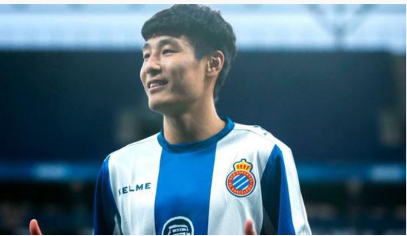 武磊攻破巴萨球门巴萨球迷庆祝,武磊攻破巴萨亚洲第一人