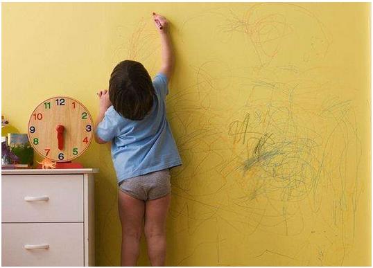 怎么劝幼儿不要在墙壁上乱涂乱画,孩子墙上乱涂乱画怎么清除呢