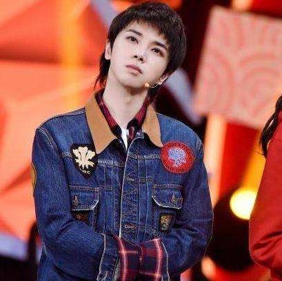 我证明:纯情少年华晨宇真的没有整容没有植发没有情人没有私生子