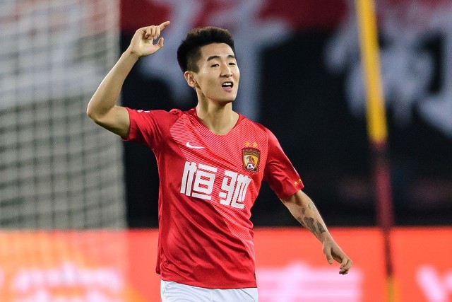 广州队1-4亚泰韦世豪扳平,广州队1比0河北韦世豪