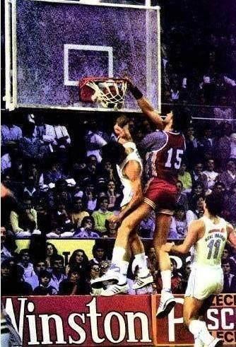 NBA有多少人曾扣碎篮板?奥胖不仅扣碎还拉倒篮架,一国人也做到