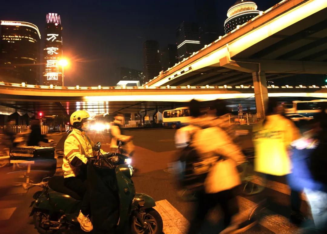 听年轻人的：两代人的烟火中国