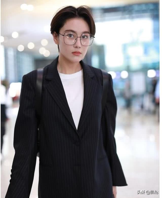 幸福触手可及张馨予西装,张馨予最新造型穿西装配连体裤