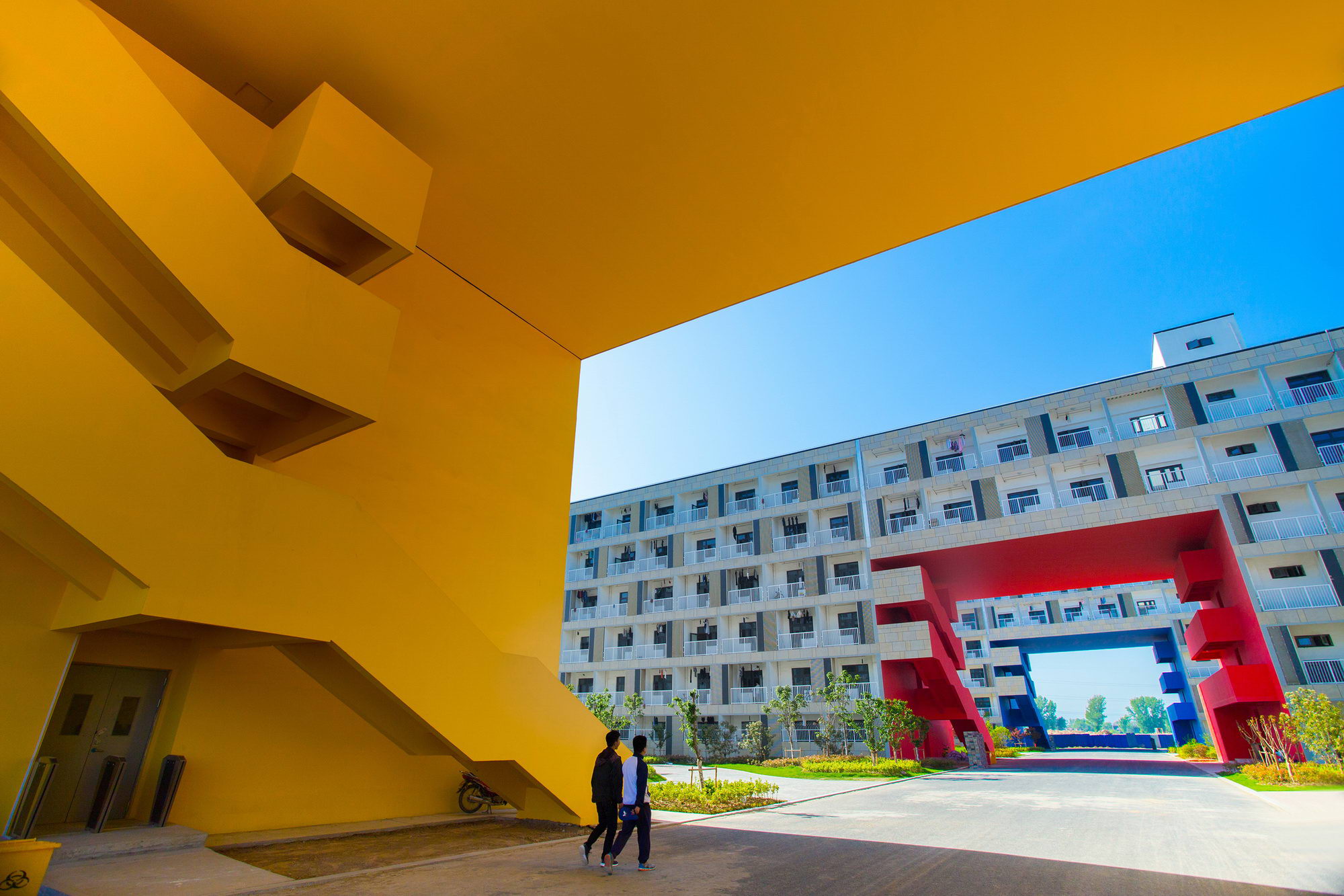 西安汽车职业大学有哪些学院,国内首个赛车学校