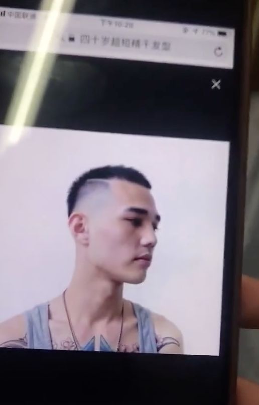 女性自己在家剪头发视频,中年妇女自己在家剪头发