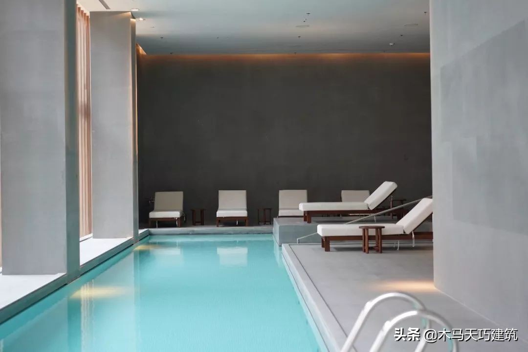 设计一个具有地域文化特色的酒店,10间小型酒店设计