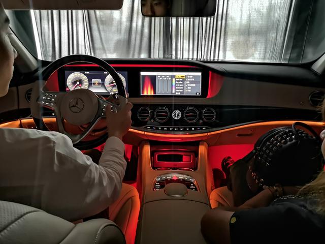 奔驰s级引领天下之势,引领天下之势奔驰s级广告