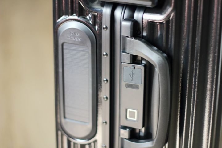 小型轻便指纹锁行李箱,便捷功能行李箱