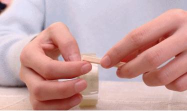 贴窗花残留的颜色怎么擦,不需要胶水怎么贴窗花