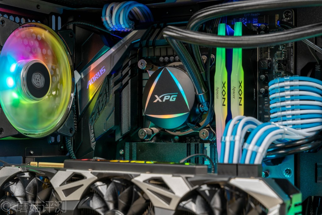 最好的240水冷评测,240分体水冷和240一体水冷对比