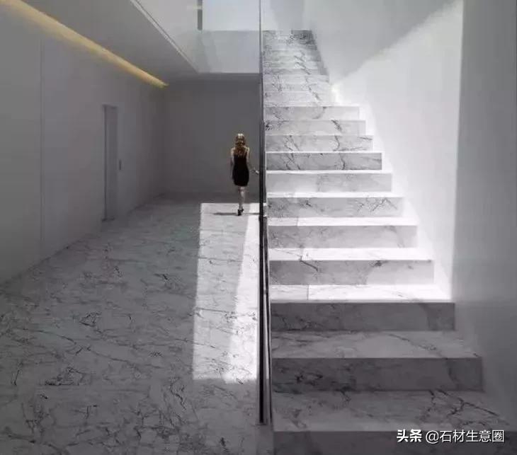 岩板选择卡拉拉塔白还是鱼肚白,卡拉拉白通体大理石