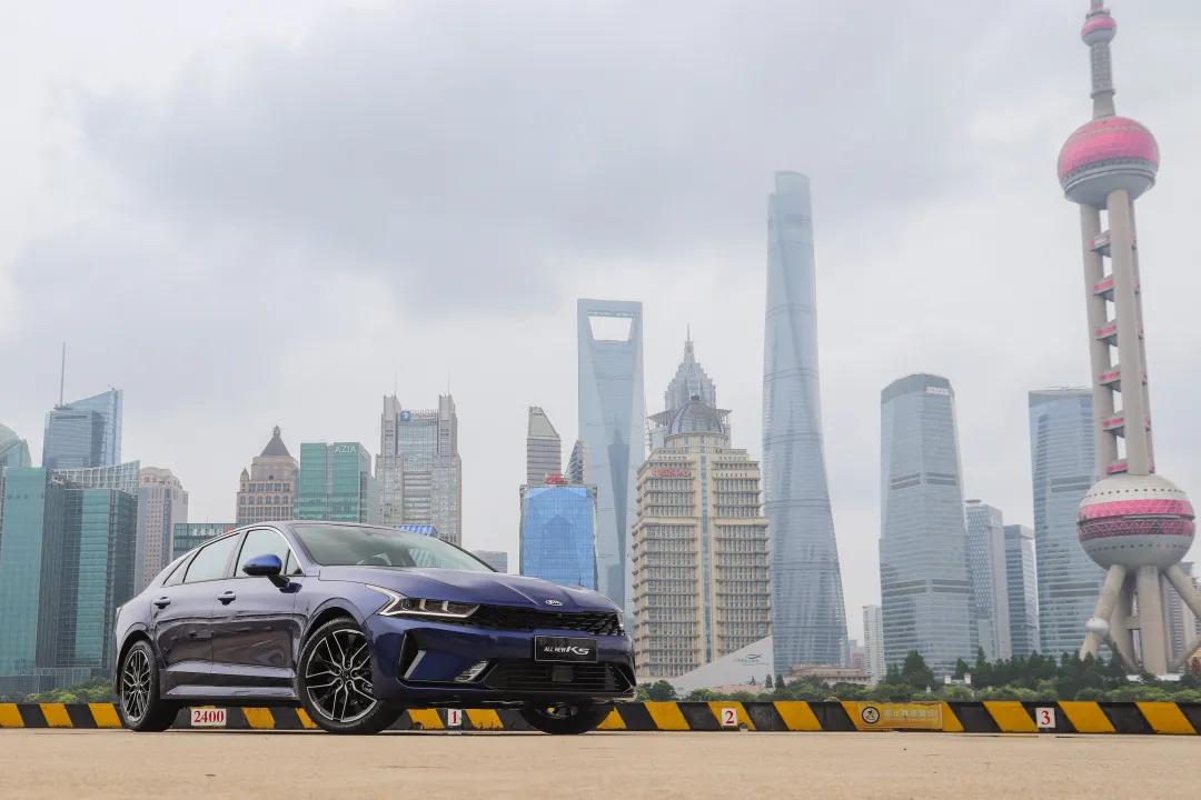 起亚k5凯酷对比雪佛兰迈锐宝xl,全新起亚k5凯酷2023款1.6t