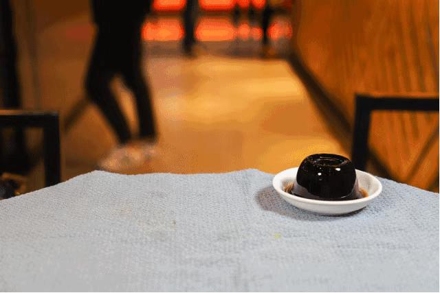 烧仙草桶装超大杯奶茶,超级有料烧仙草奶茶