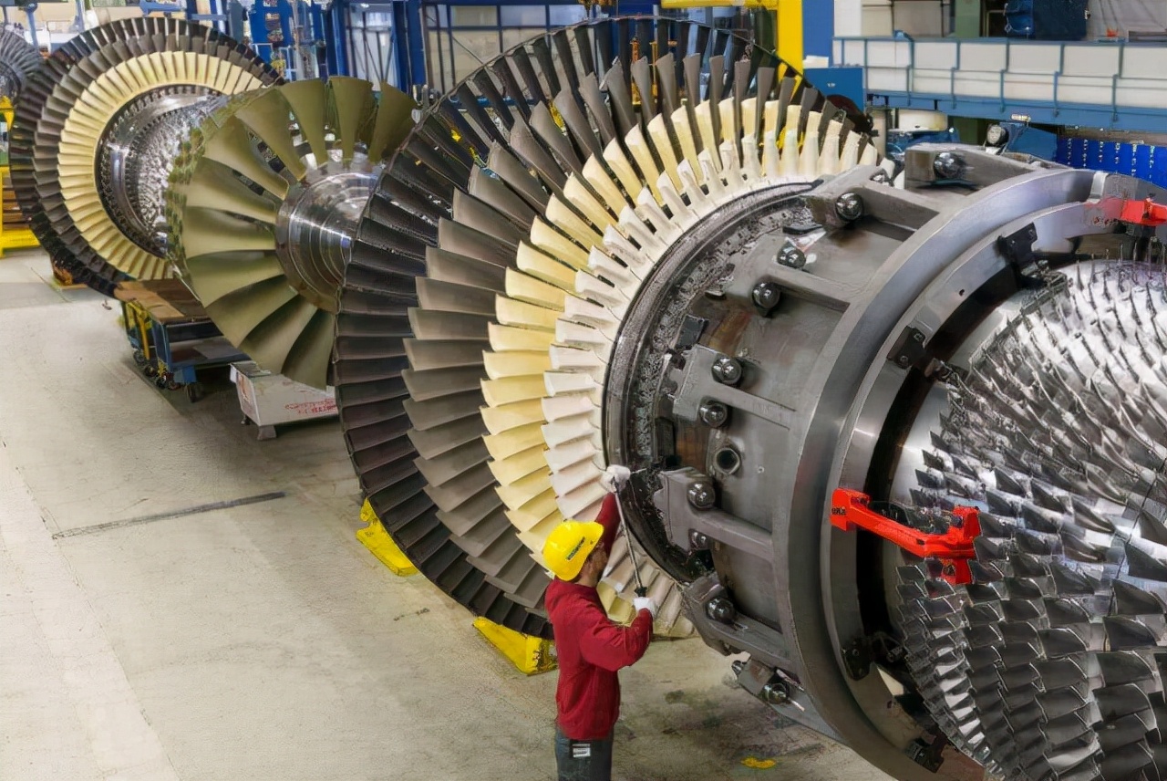 中国军舰发动机技术，曾被西方无情嘲笑，沈阳小伙如何破解的？