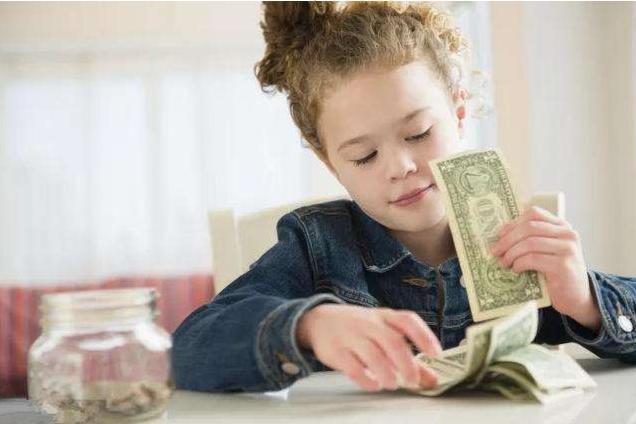 小孩要电话手表家长不给买,小孩子说妈妈要买小天才电话手表