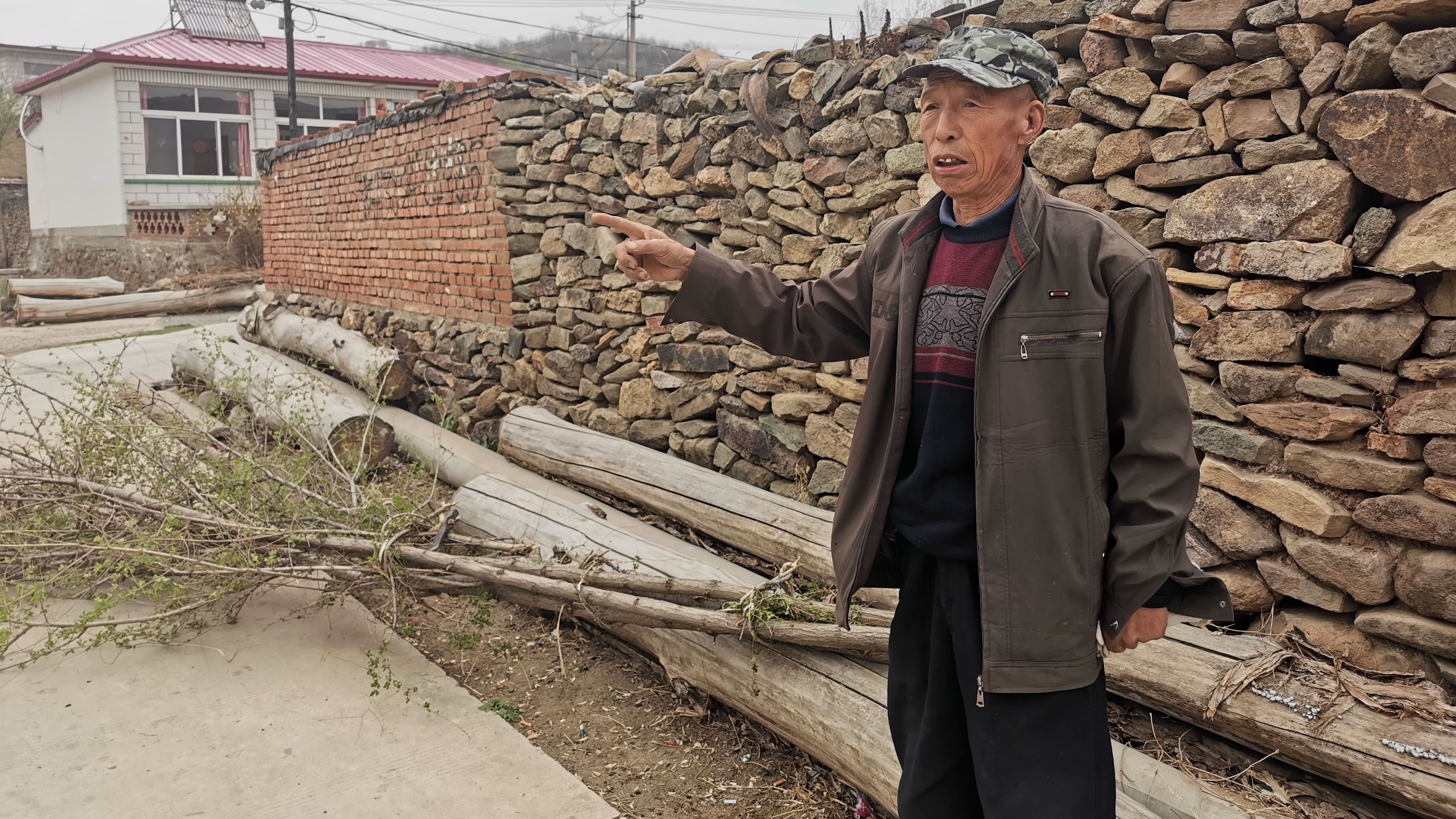 在一个小小的小县城里,在这个简简单单的小县城里