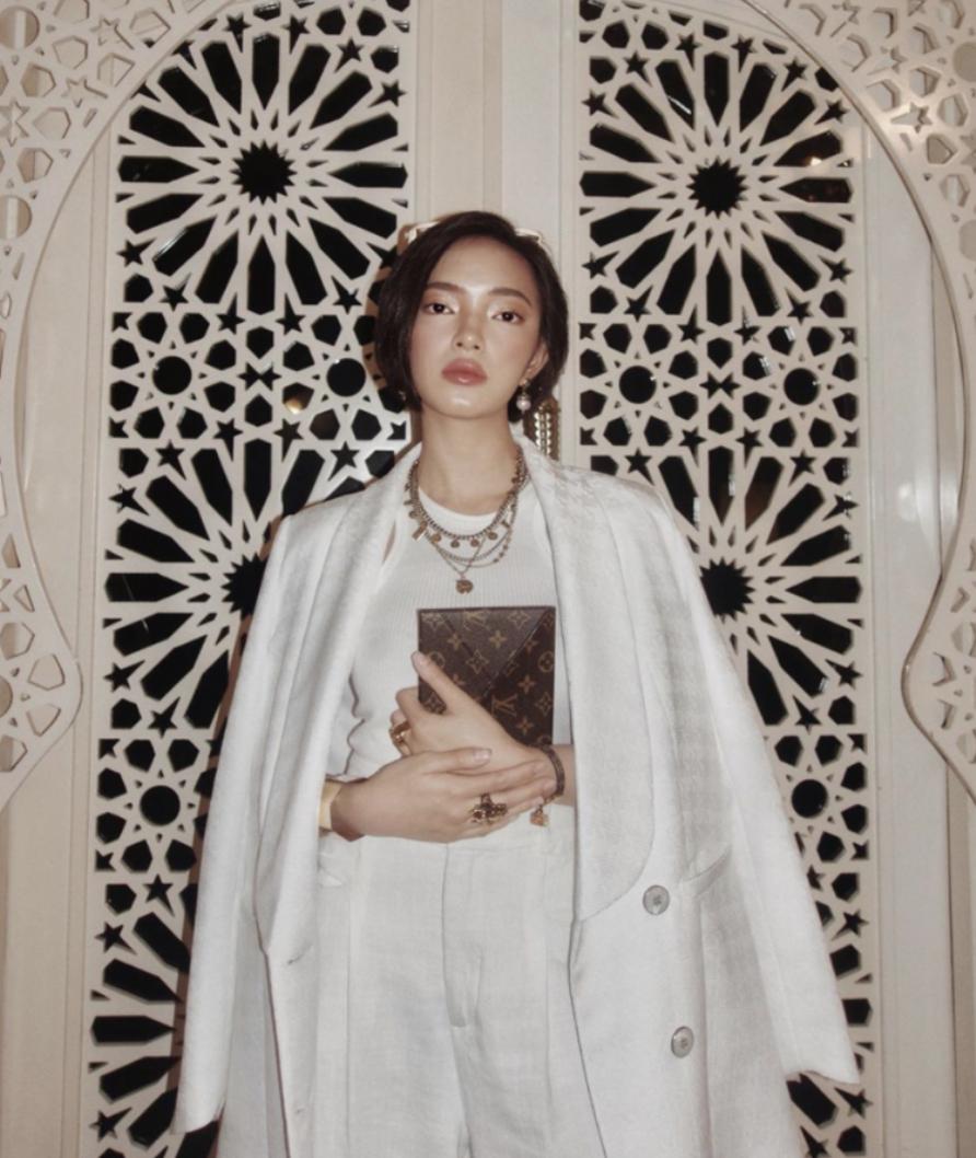 宋慧乔穿黑色v领,35岁宋慧乔穿搭