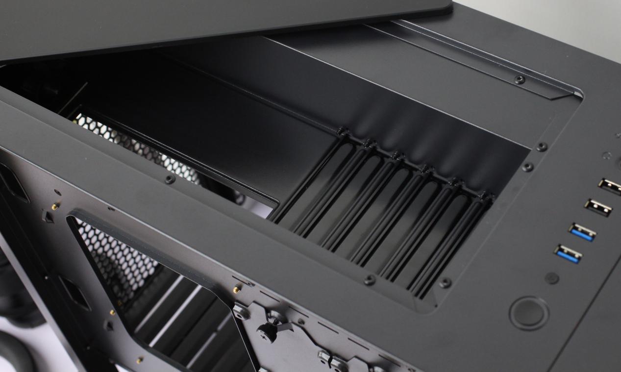 显卡竖装散热最好的机箱,主板和显卡竖装的机箱