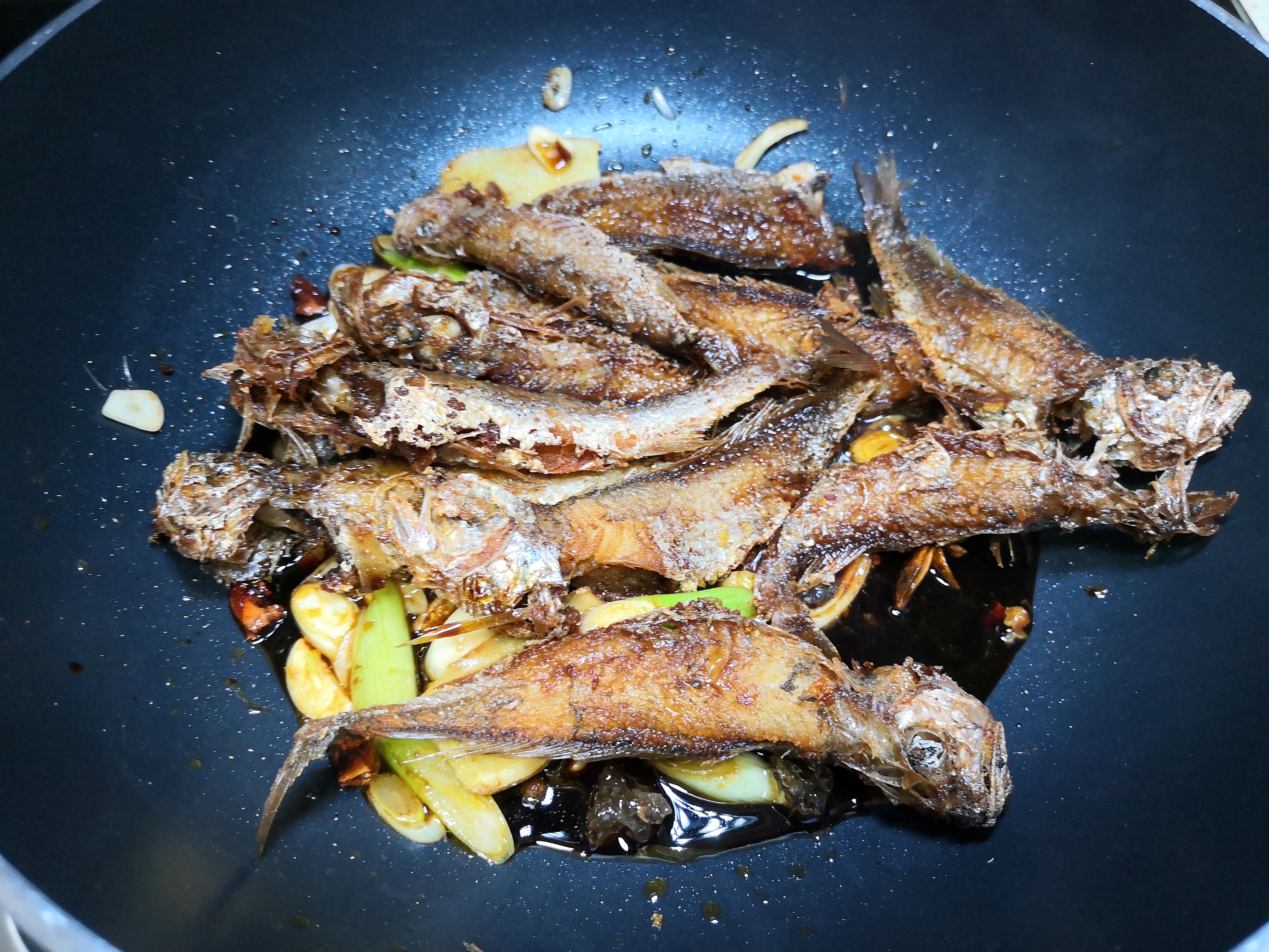 好吃的罐头鱼做法,怎样做鱼罐头才好吃放的时间又长