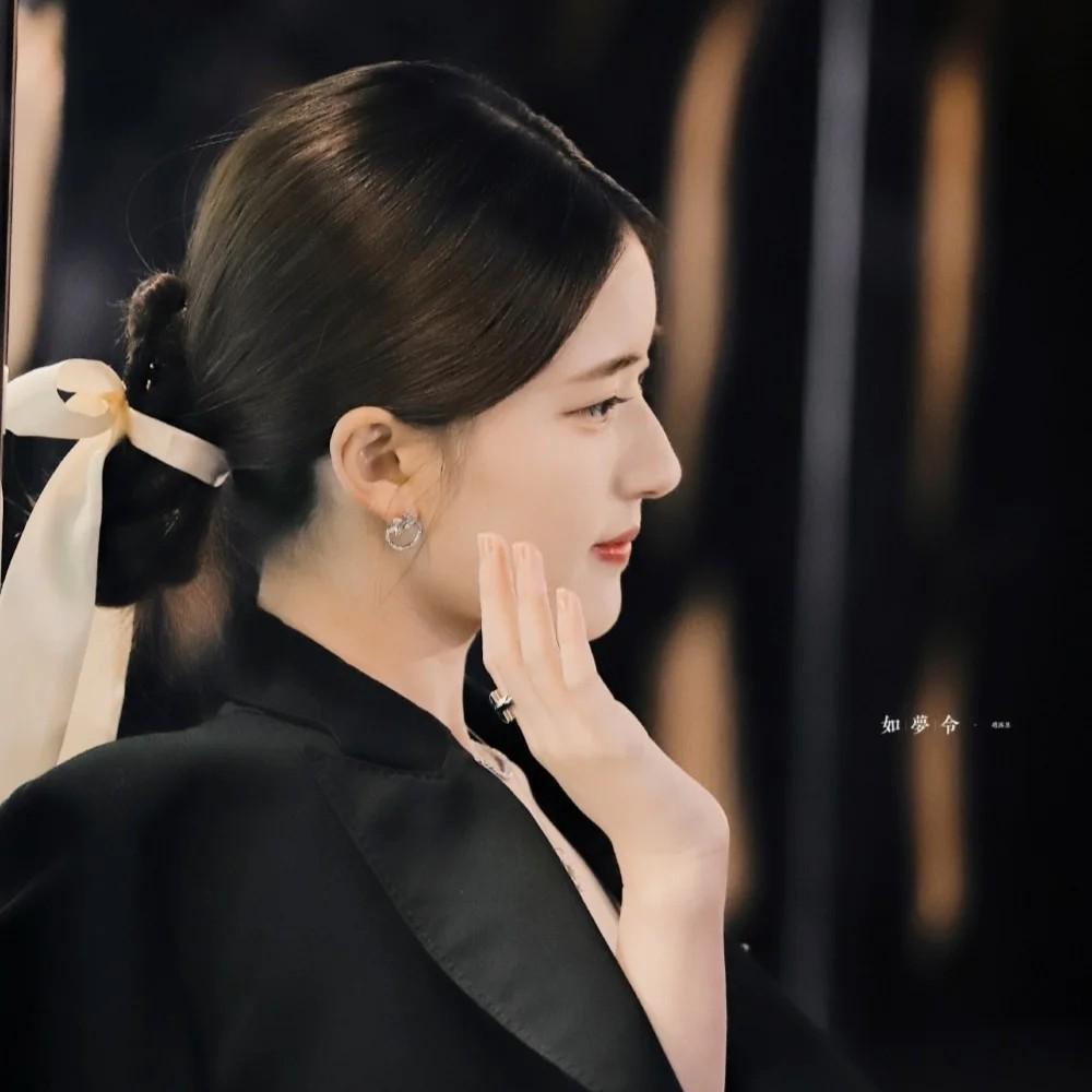 编发这样扎超美腻而且很显年轻哦,随意扎出时尚又好看的编发