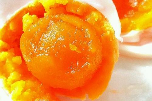 如何腌鸭蛋让鸭蛋流油,用白酒和盐腌好鸭蛋后怎么存放