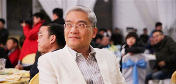 从“经济学家”沦为“*子骗**专家”，*咸平郎**人设崩塌，逐步跌落神坛