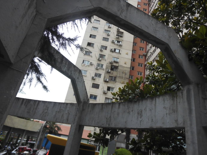 租界公园、跑狗场、卷烟厂，这条马路“活化石”太多