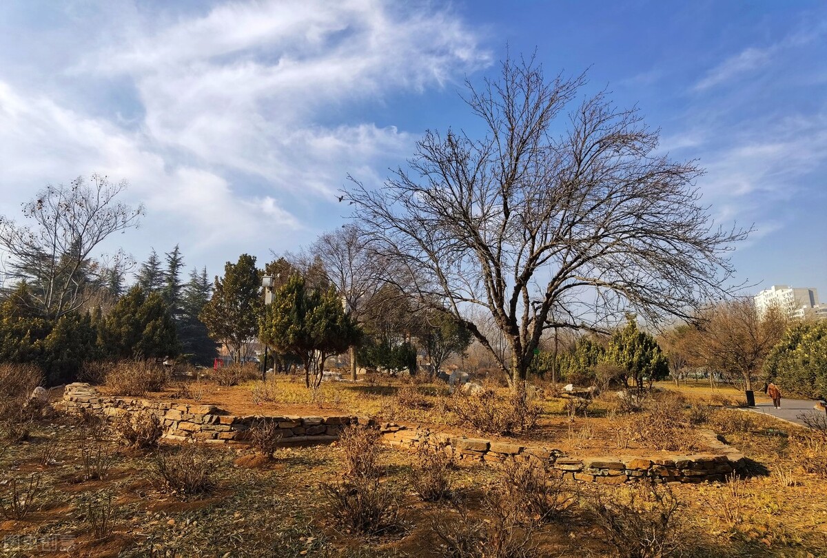 穿孝衣进院子有什么说法,身穿热孝不登门是什么意思