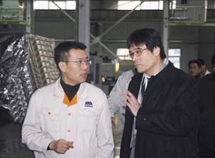 从天下第一村到负债300亿,从濒临破产到全球第一