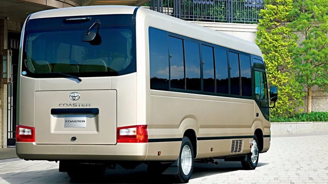 丰田最强的面包车考斯特,丰田考斯特23座中巴车驾驶体验