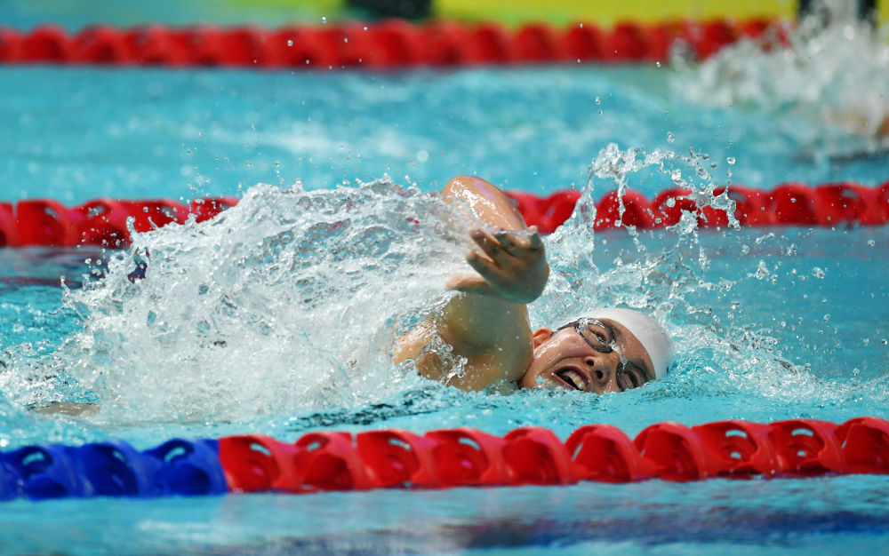 时评以青春之力助民族复兴,时评关爱老人传递社会温暖