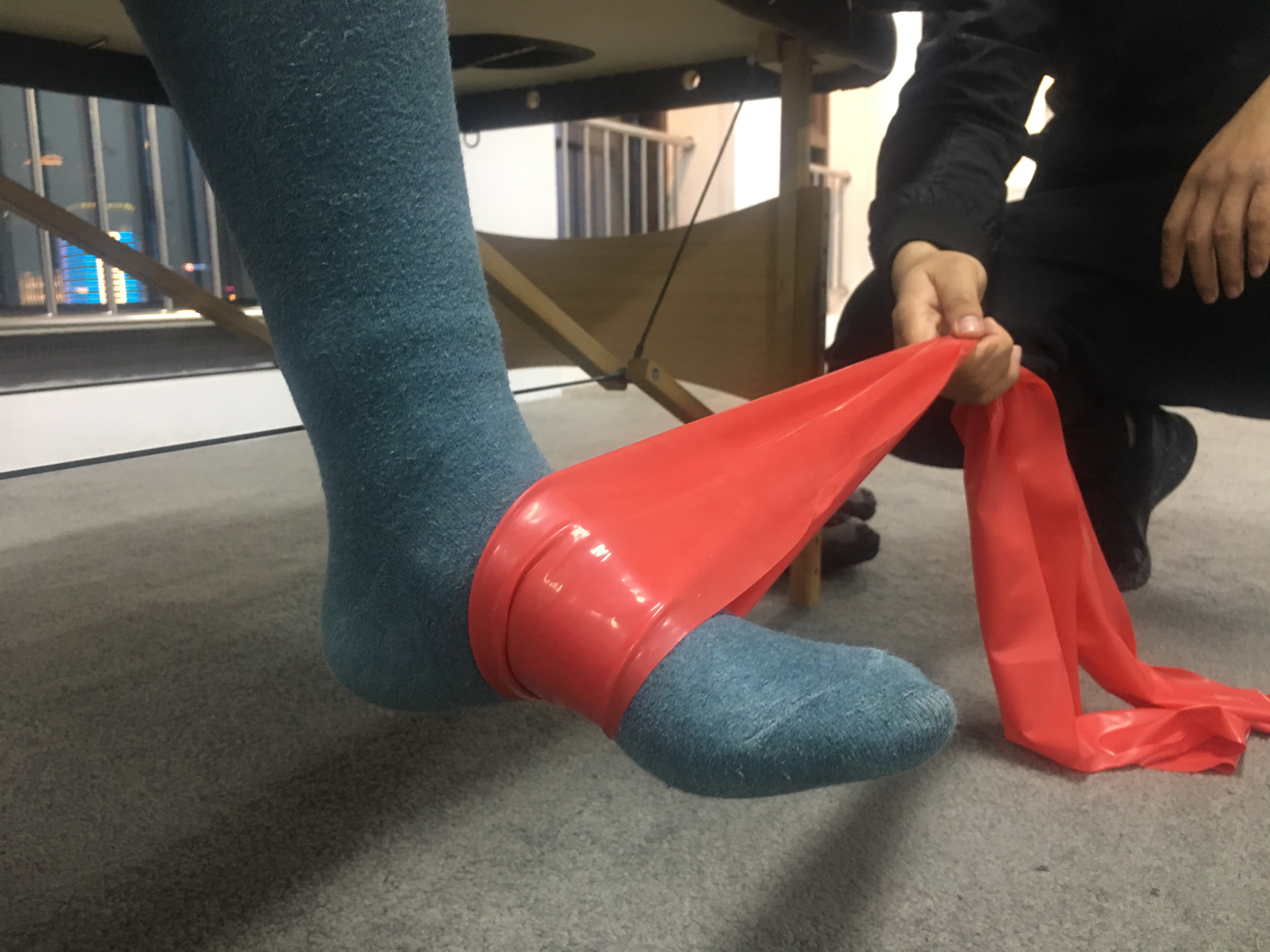 六个月孕妇崴脚了怎么办,如何训练3个月宝宝脚部力量