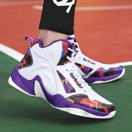 95后卖鞋赚7000万后的秘密,大学生卖鞋真的很赚钱嘛