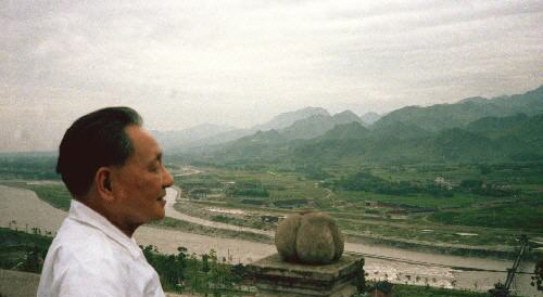 小平同志晚年，指着电视中的自己问这是谁？未见香港回归终成遗憾