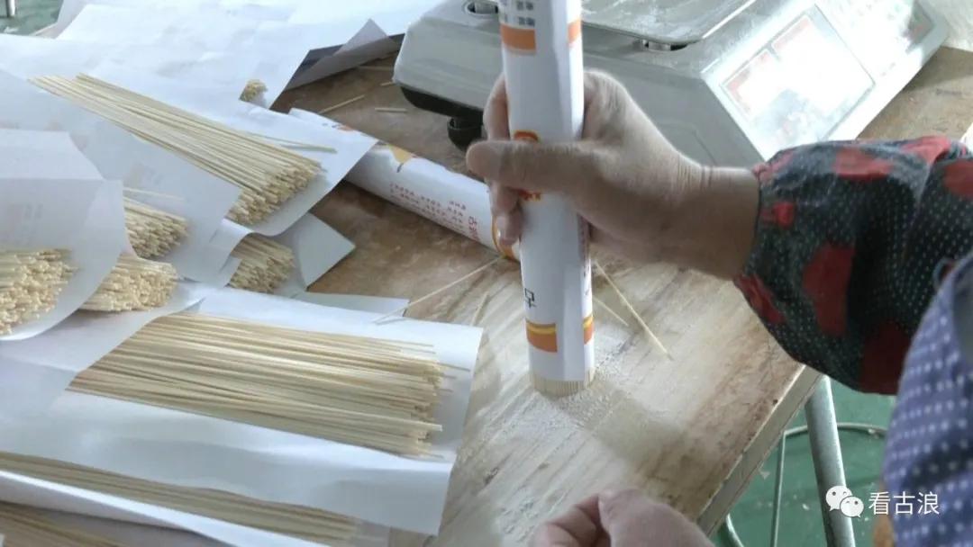 万条“银丝”挂起来!满满的古浪好味道…