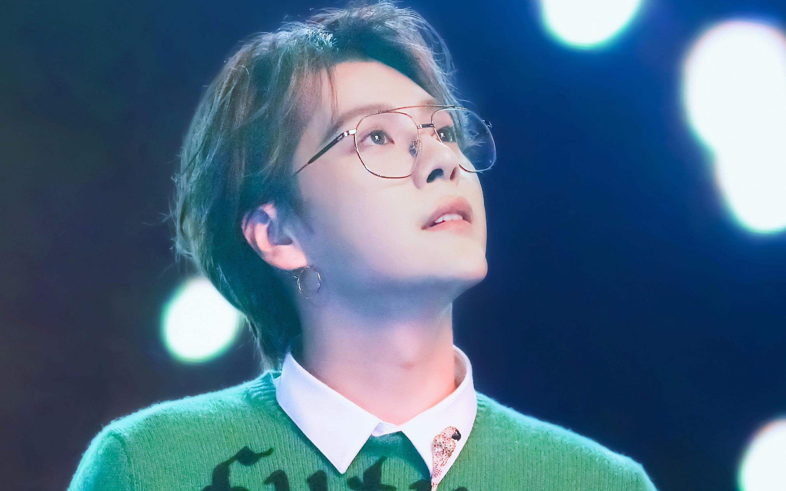 吴昕自己下楼买花视频,吴昕买花视频完整版